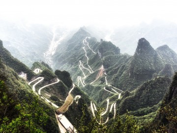 VW ID.R na Tianmen Mountain Big Gate Road